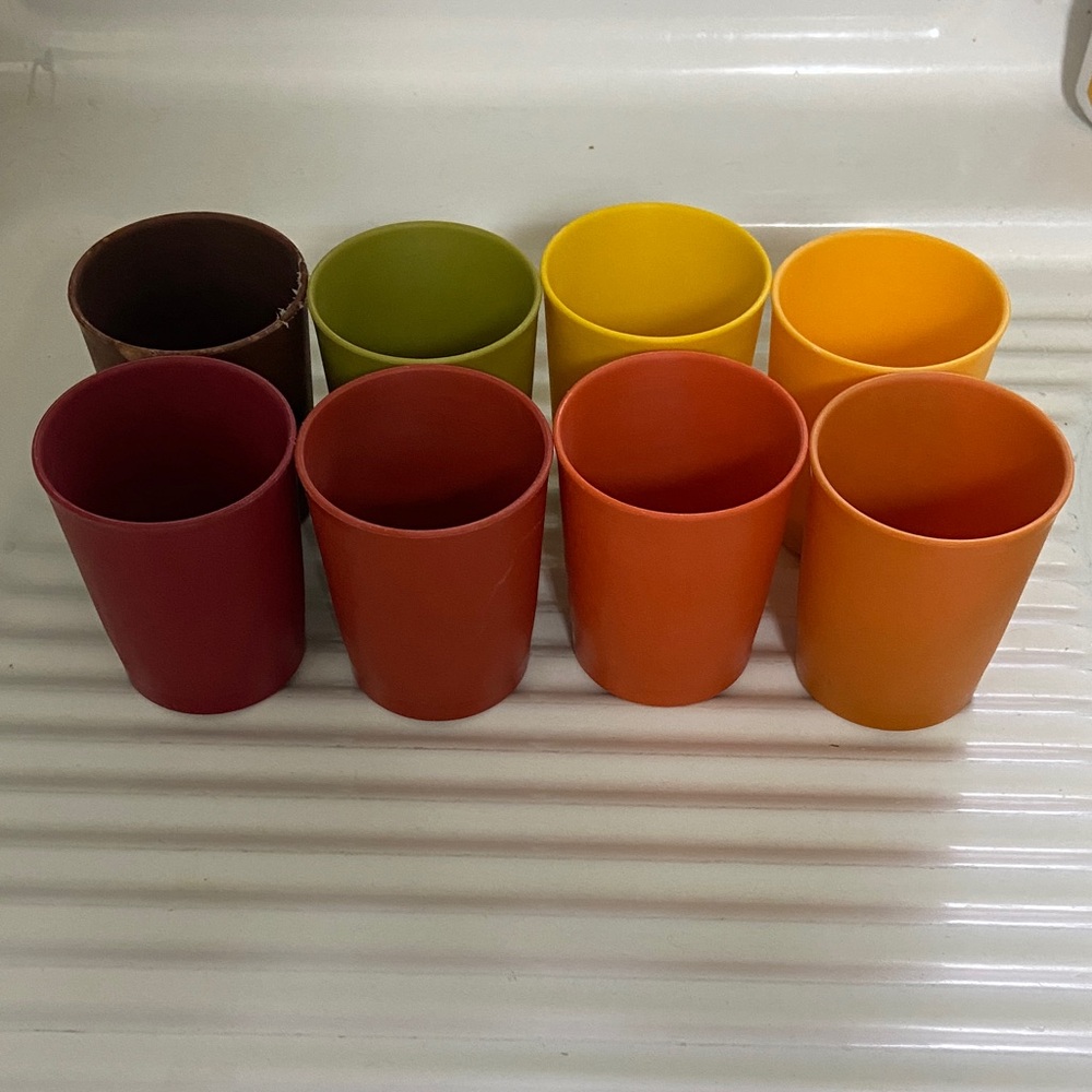 Tupperware Set of 8 Plastic Cups